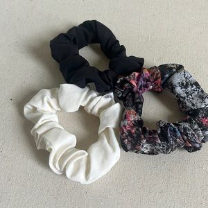 Uplifting scrunchie lululemon